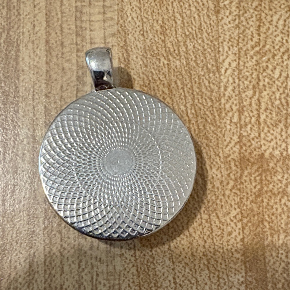 Mandala Pattern Pendant - Picture 2 of 3